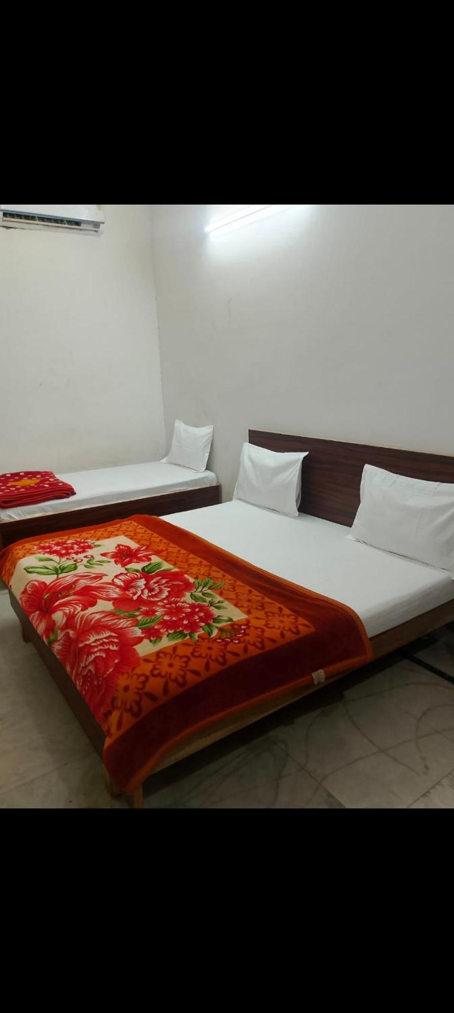 Guest house Shri Ji Kripa Kunj *